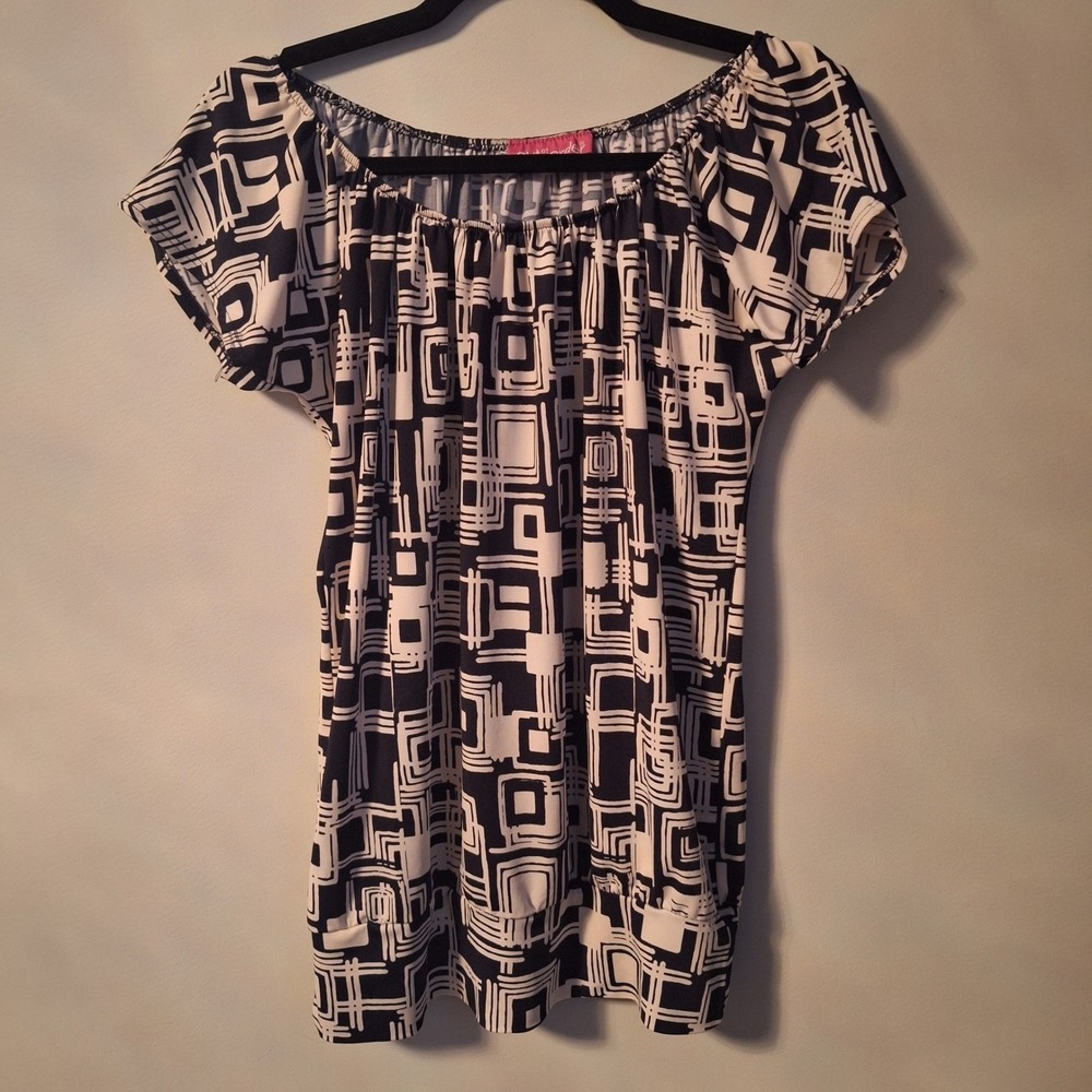 Out of Order Black and White Geometric Square Print Top Size XL